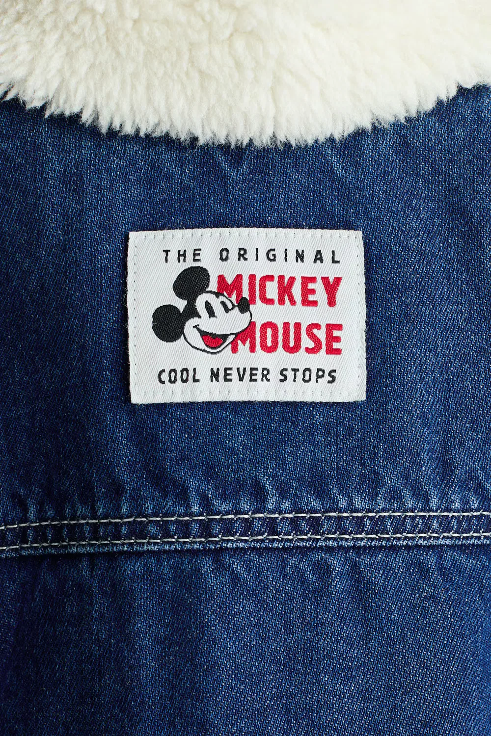Джинсовая куртка с аппликациями H&M, Denimblau/Micky Maus — фото 2