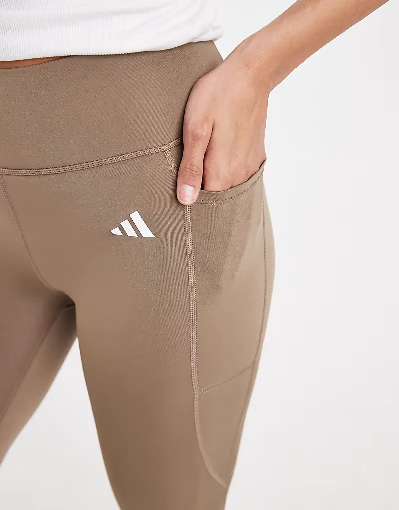 Леггинсы Adidas Performance Optimé Essentials с потайными карманами, хаки, размер шесть — фото 4