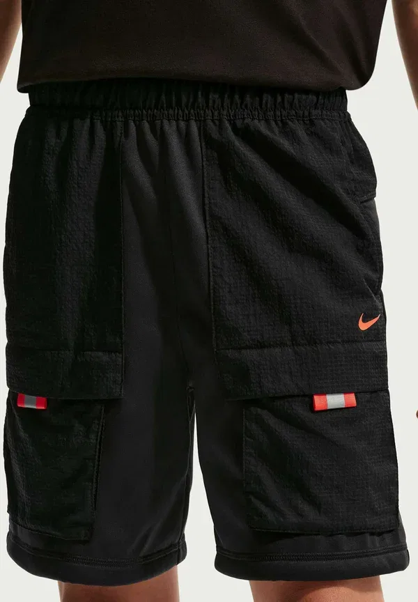 Шорты нейлоновые Nike Sportswear Older Kids' Shorts City Utility, Turf Orange, черный/оранжевый — фото 2