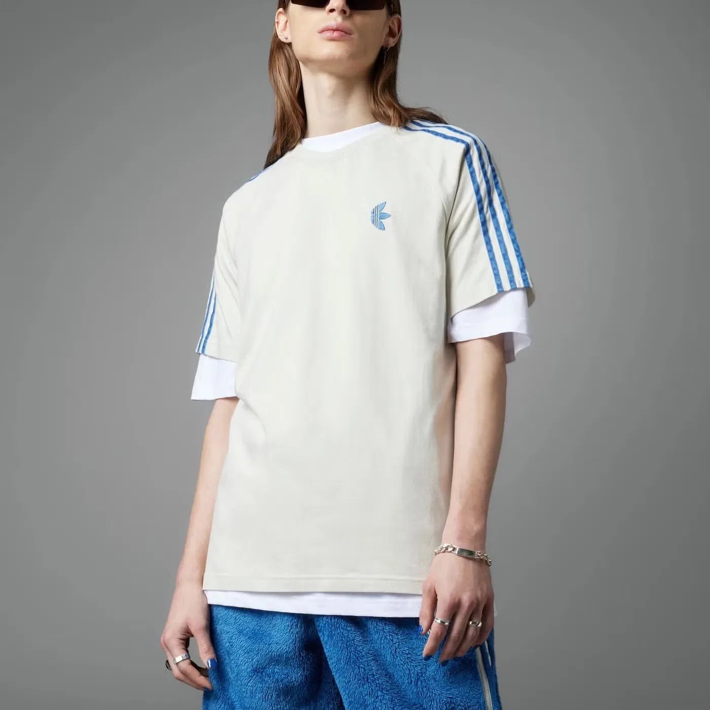 Футболка с принтом Indigo Herz Fur Adidas, алюминиевый — фото 3