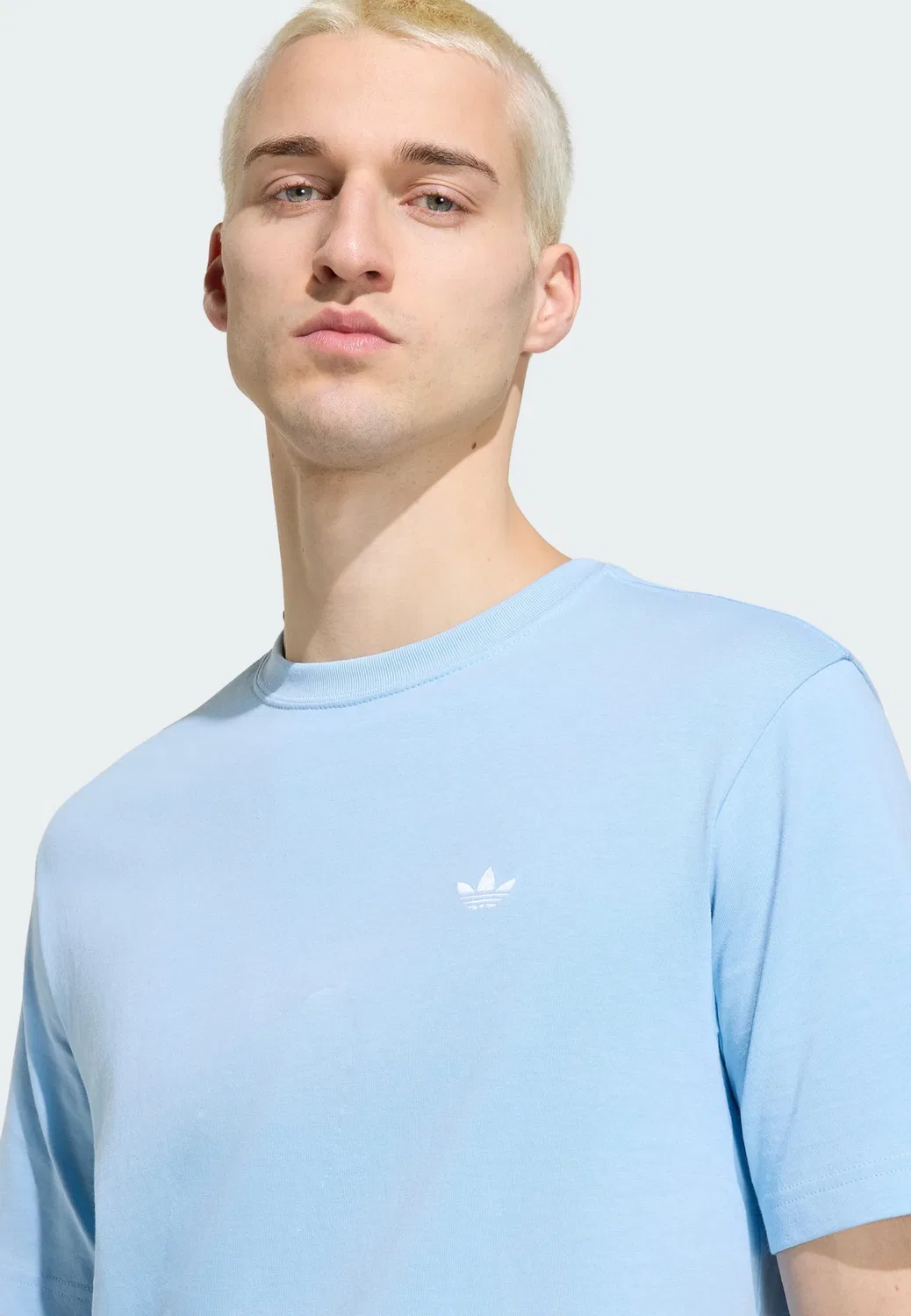 Футболка Adidas Originals Trefoil Essentials светло-голубого цвета — фото 4