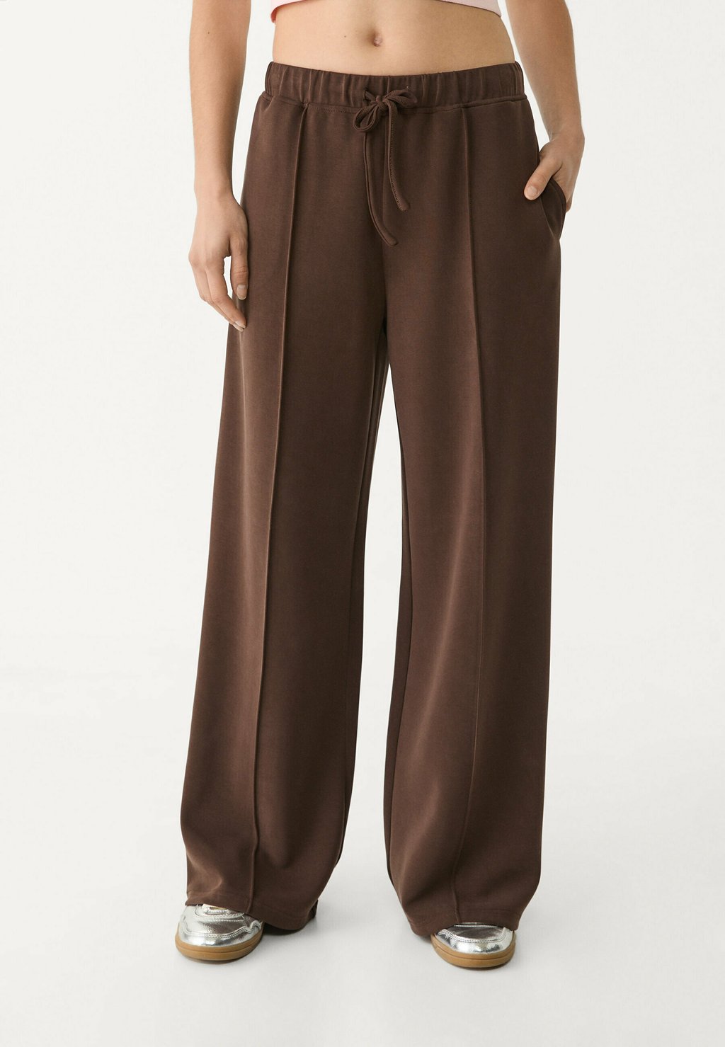 

Спортивные штаны SOFT-TOUCH WIDE-LEG WITH SEAM DETAIL Stradivarius, темно-коричневый