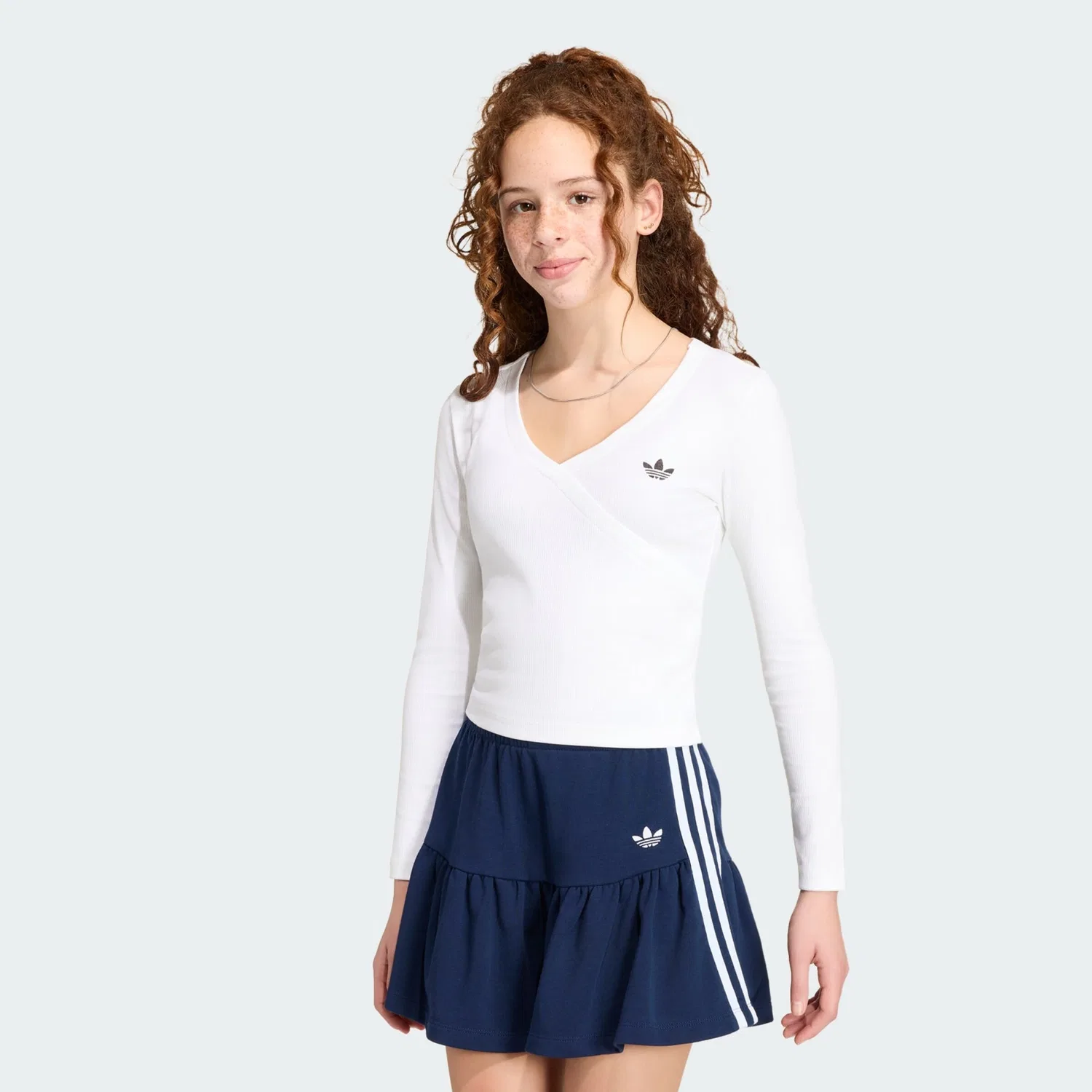 Футболка Adidas Originals белого цвета — фото 2