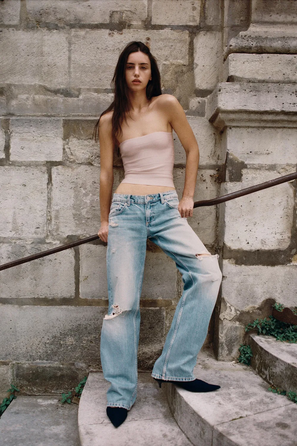 Джинсы TRF с рваными краями, низкой посадкой и широкими штанинами. ZARA, Blue