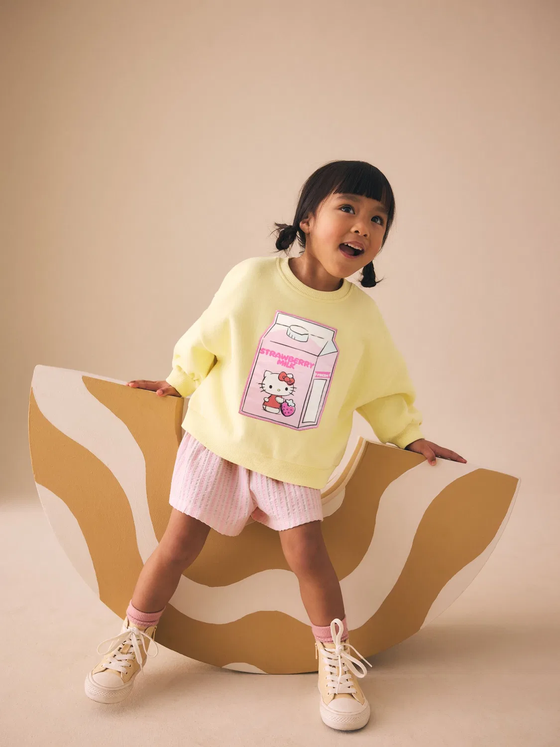 Комплект из свитшота и шорт Hello Kitty, модель Yellow Hello Kitty Next, желтый — фото 2