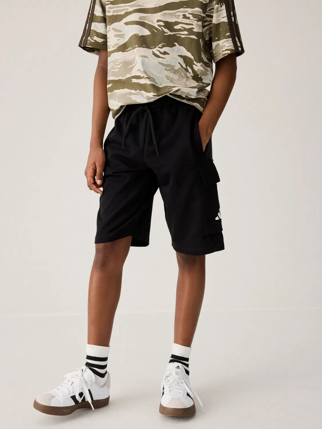 Шорты карго Essentials adidas, черный