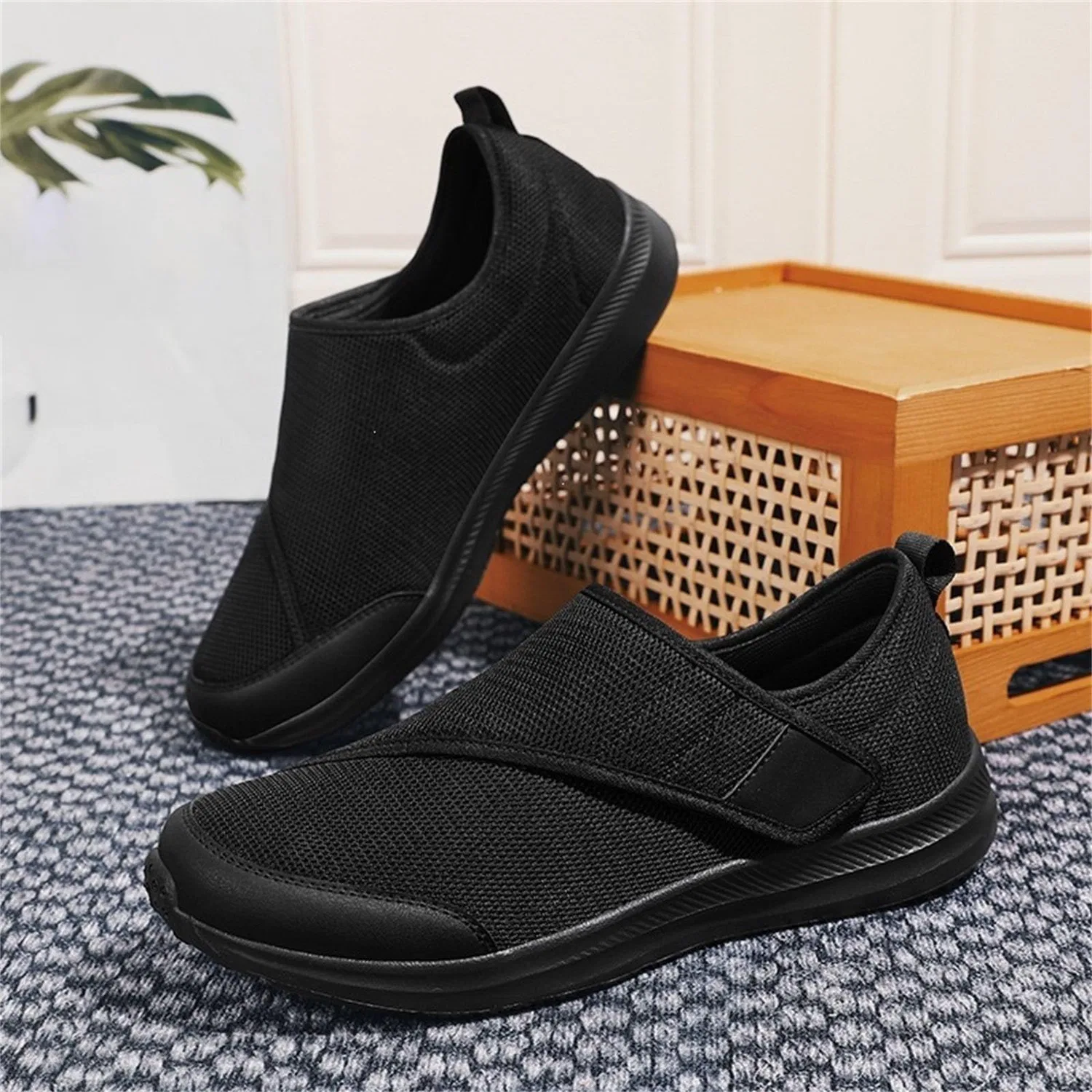 Детские кроссовки из сетки с регулируемым ремешком Breathable Mesh Sneakers, Nero — фото 3