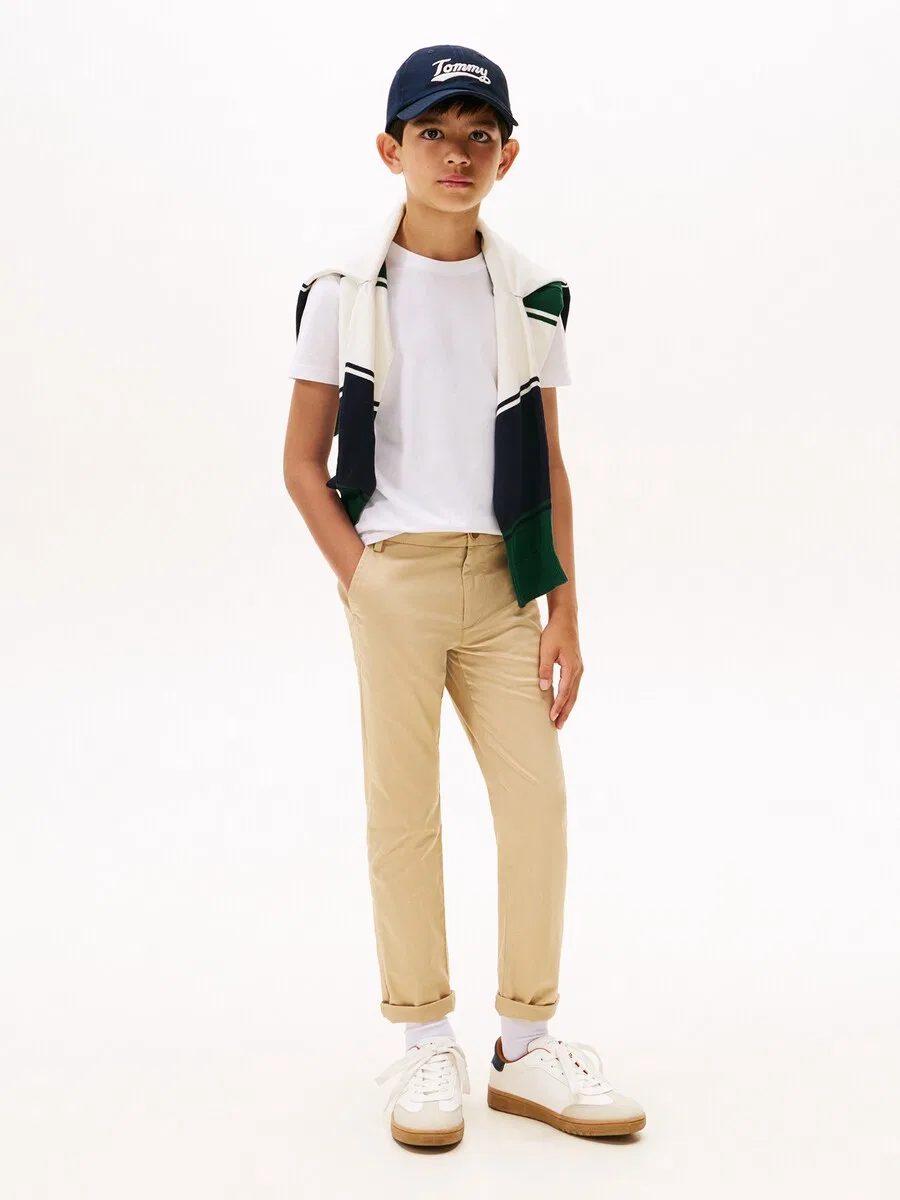 Футболка TOMMY HILFIGER 'Essential Flag Embroidery' белого цвета — фото 4