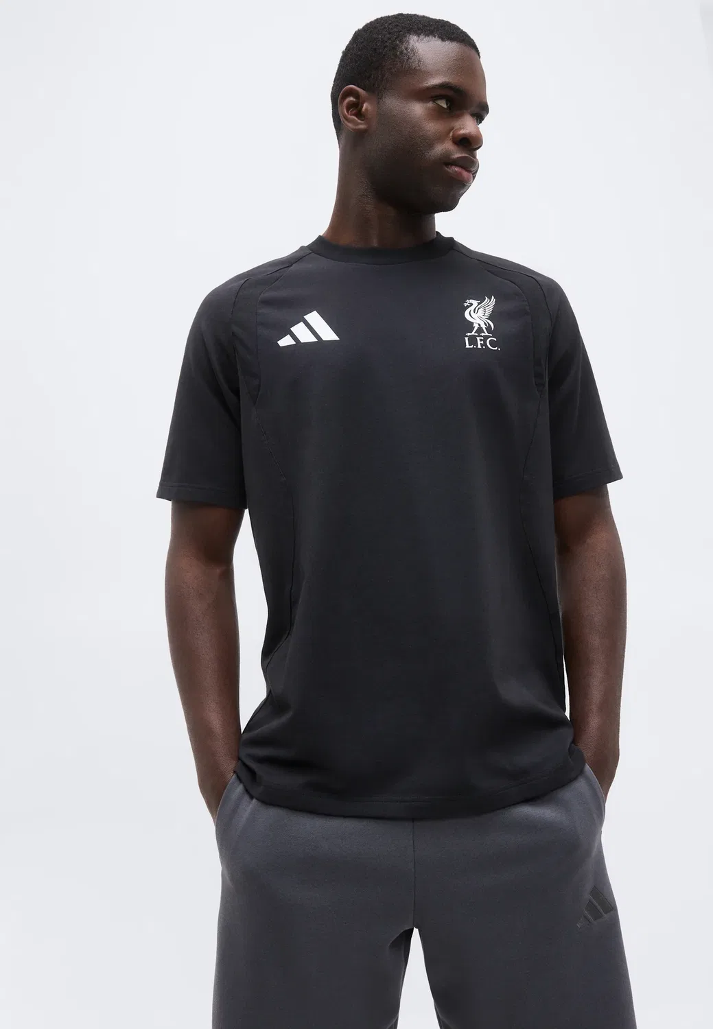 Футболка Liverpool FC Tiro Travel - клубная одежда Adidas Performance, Black — фото 4
