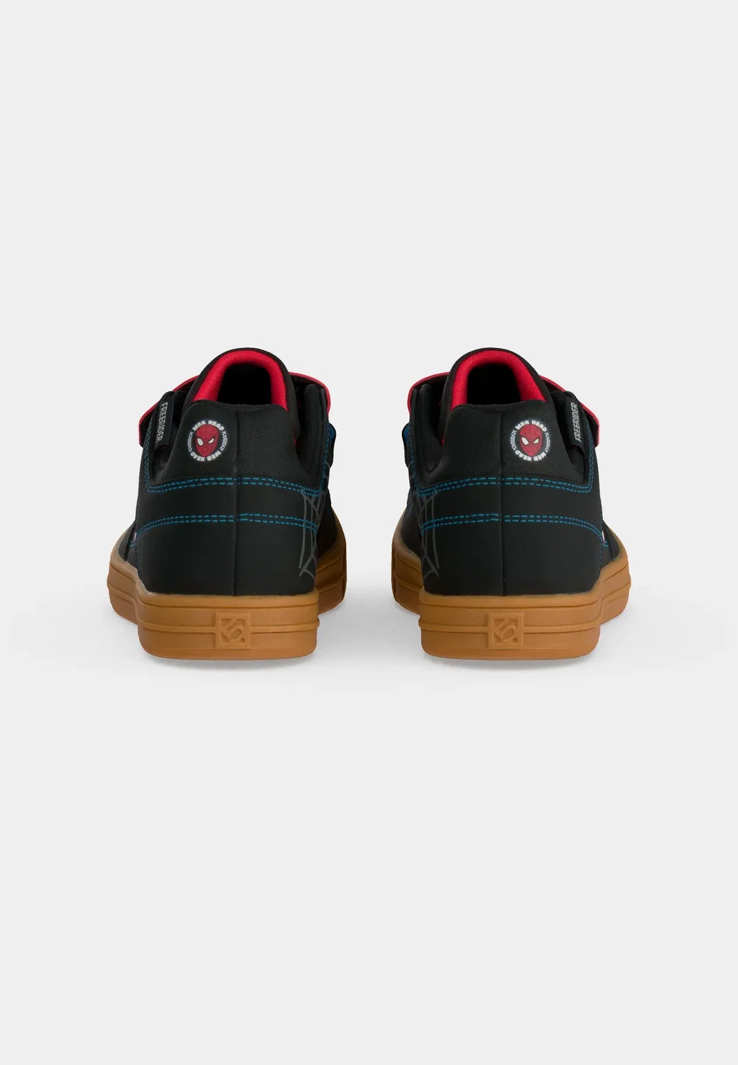 Детские походные ботинки Freerider vcs dsn унисекс Adidas Terrex, Core Black/Pure Ruby/Bright Blue — фото 4