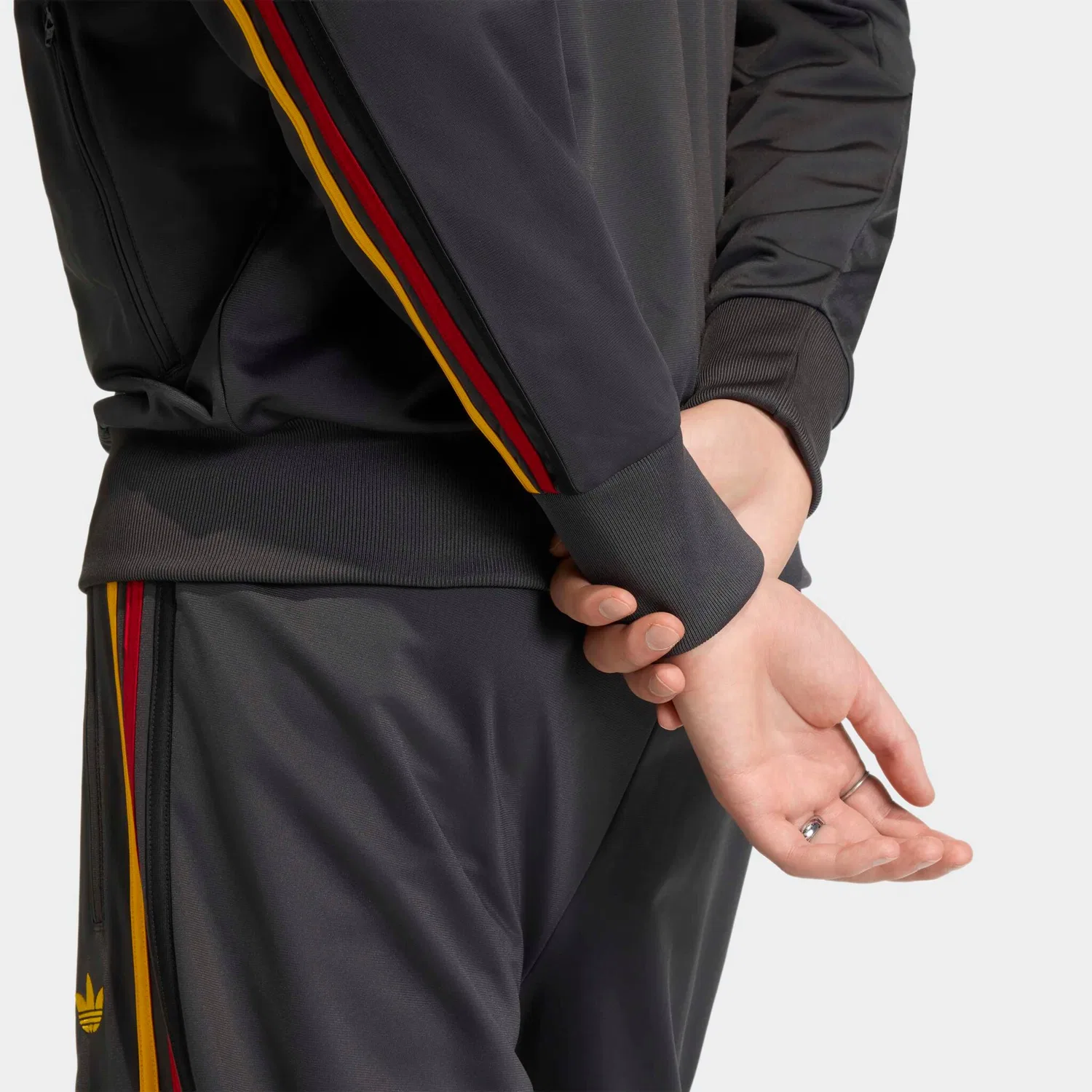 Мужская тренировочная куртка Firebird Originals Adidas Originals, Black/Gold/Red — фото 4
