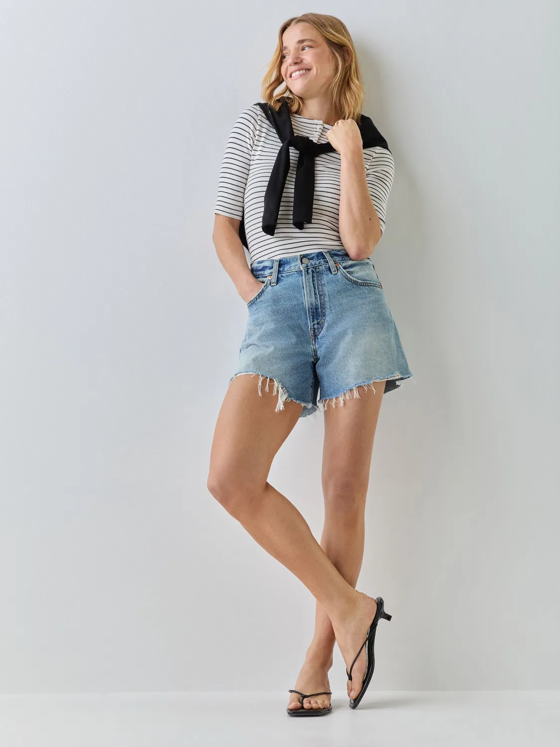 Шорты джинсовые с высокой посадкой Levi's Blow My Mind Blue — фото 2
