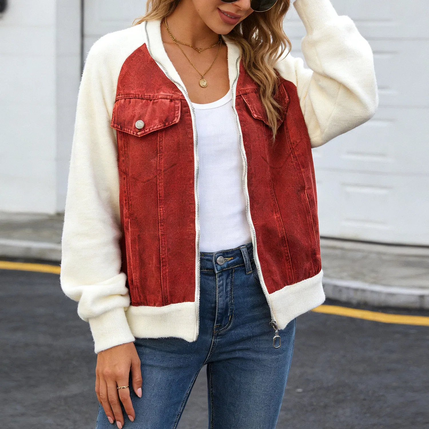 Женская куртка-бомбер с принтом, patchwork in denim, Rosso-Bianco — фото 2