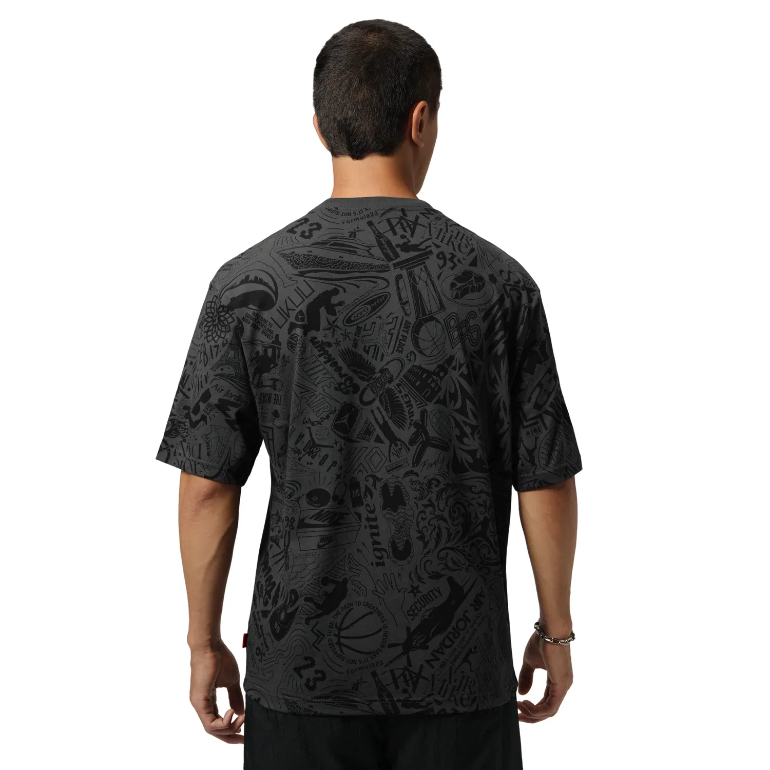 Мужская футболка Air Jordan Brooklyn Short Sleeve T-Shirt 'Black University Red' Jordan, Black/University Red — фото 3