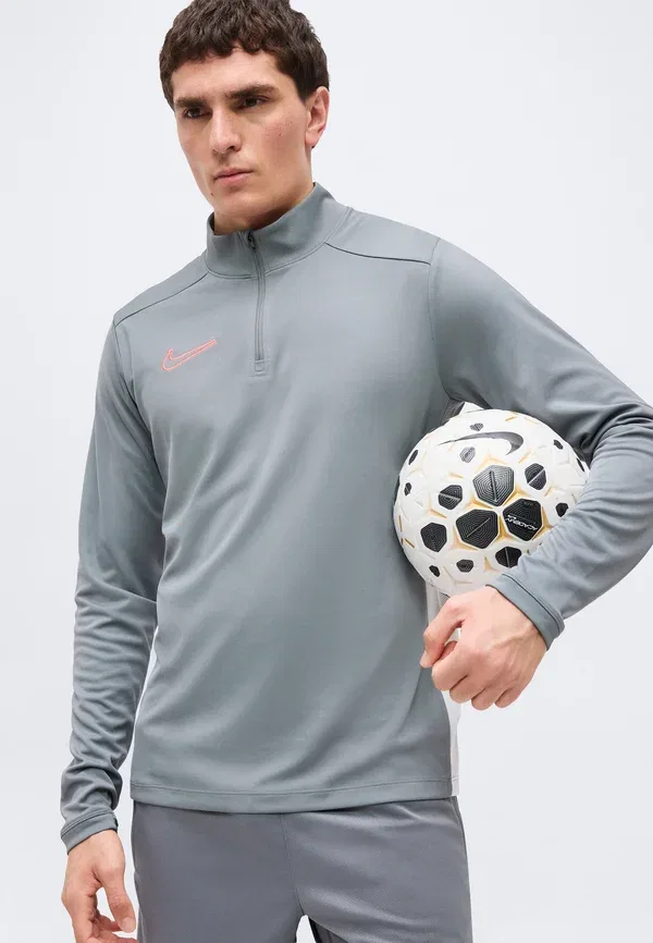 Футболка с длинным рукавом Dri-fit из полиэстера Long Sleeved Top Nike Performance, Smoke Grey/White/Hot Punch, белый/серый — фото 4