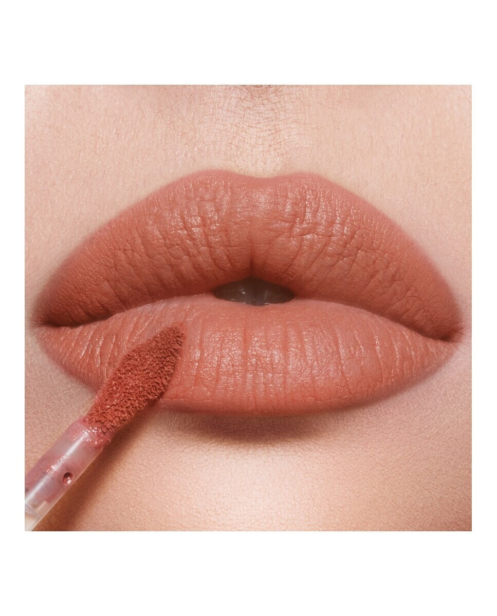 Жидкая губная помада Charlotte Tilbury Airbrush Flawless Lip Blur, оттенок Nude Blur, 7 мл — фото 3