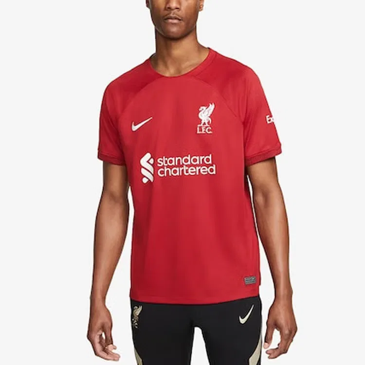 Футбольная футболка с принтом логотипа Liverpool Nike, темно-красный — фото 2