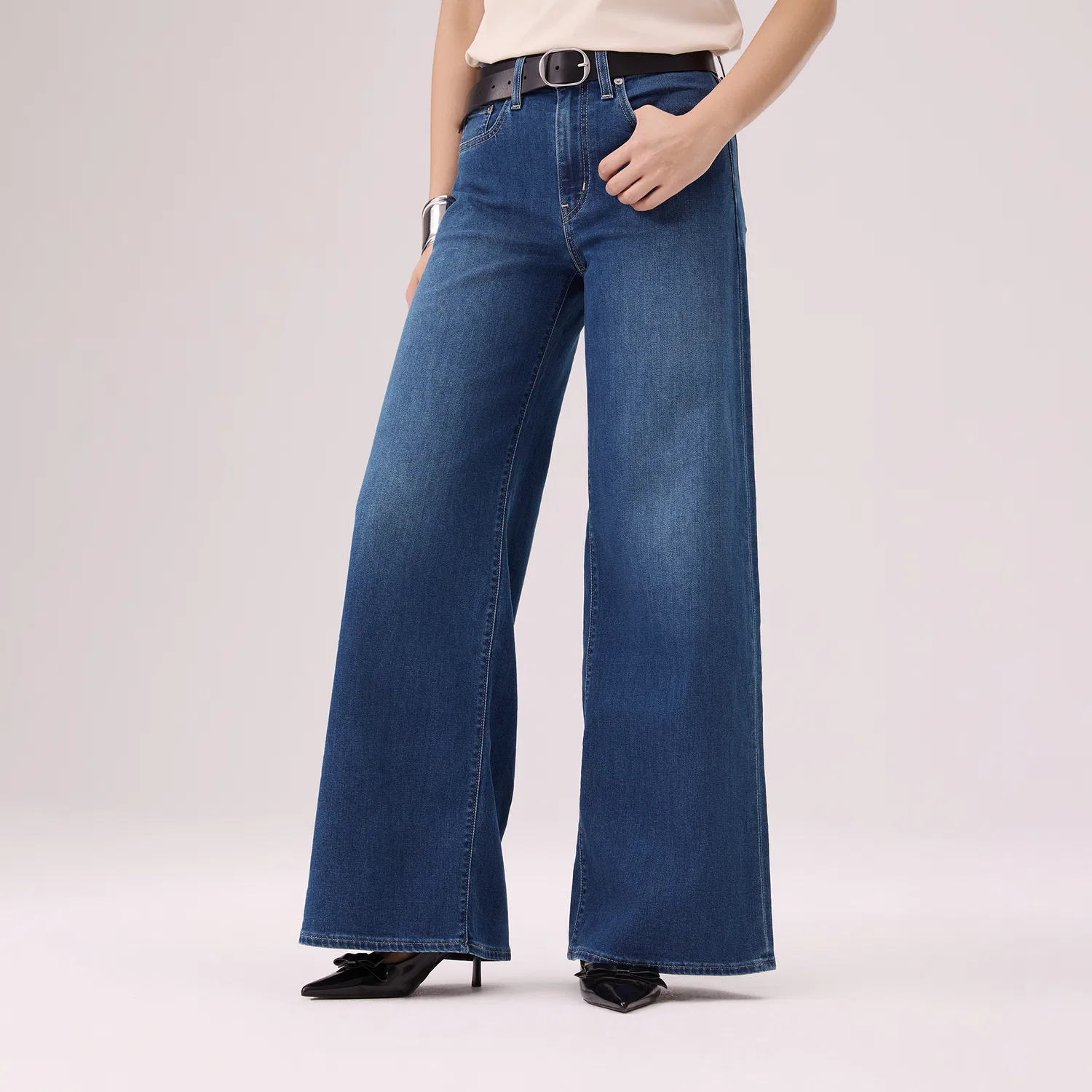 Джинсы Ice Cool Series для женщин, medium blue, широкие штанины Levis — фото 4