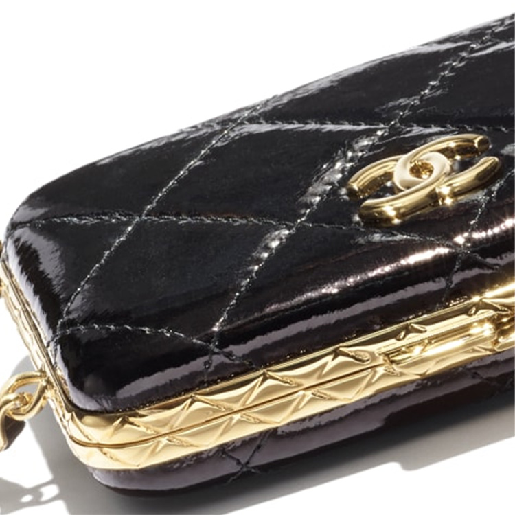 CHANEL Черная женская сумка через плечо малого размера из овчины косметичка — фото 4