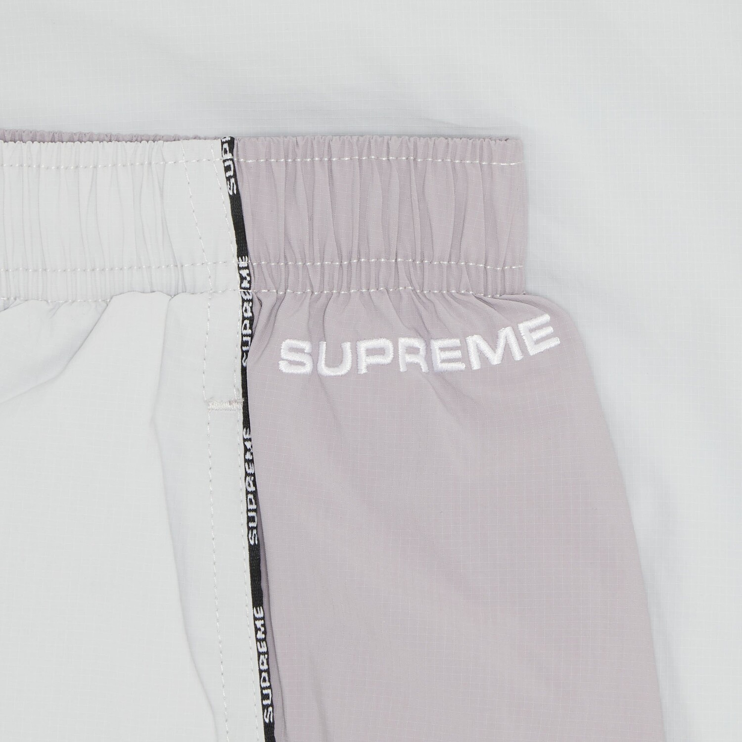 Спортивные брюки Supreme с окантовкой и логотипом, цвет Серый — фото 3