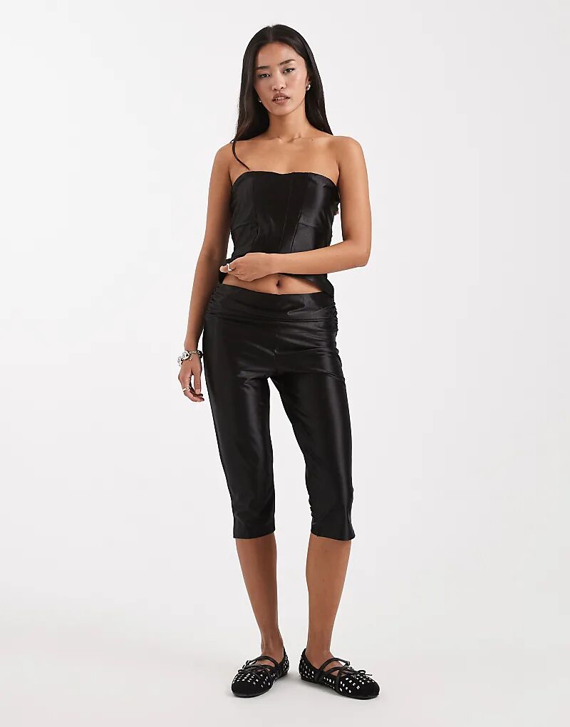 

Капри с низкой посадкой из эластичного атласа COLLUSION черного цвета