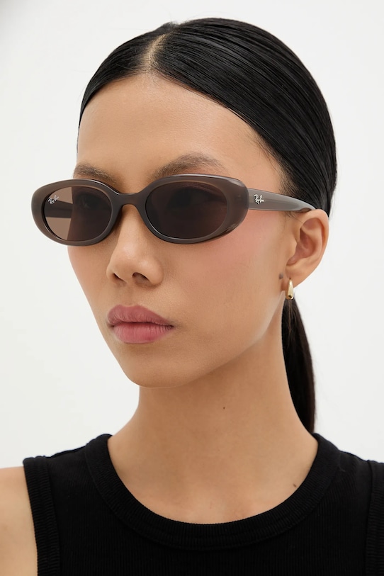 

Солнцезащитные очки Ray-Ban, коричневый