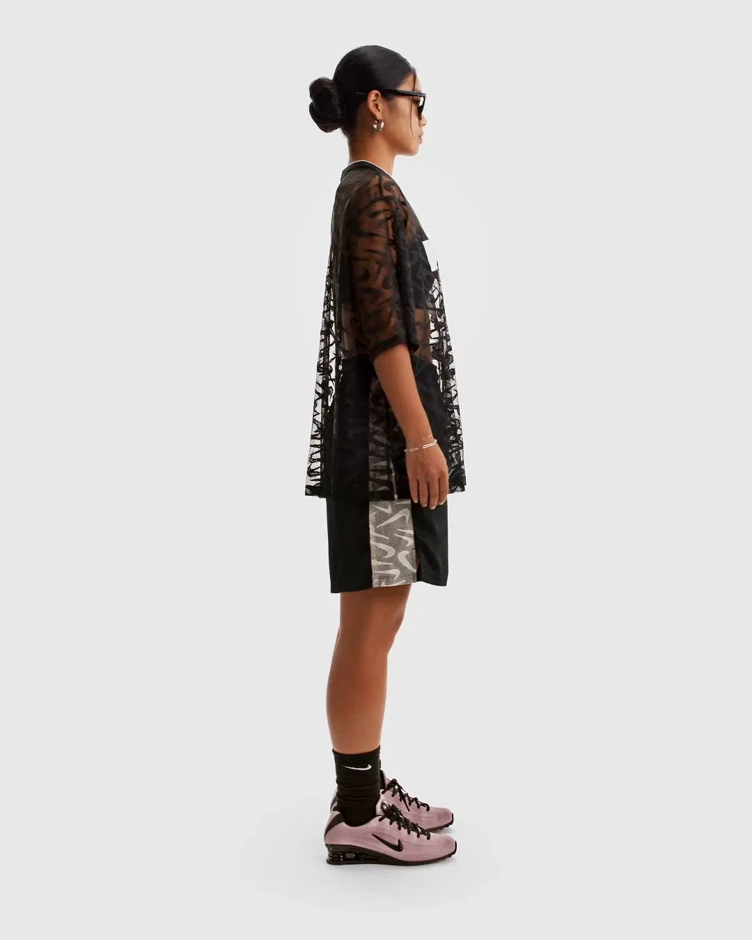 Женская футболка оверсайз с кружевным принтом Nike Sportswear Chill Lace, Black — фото 2