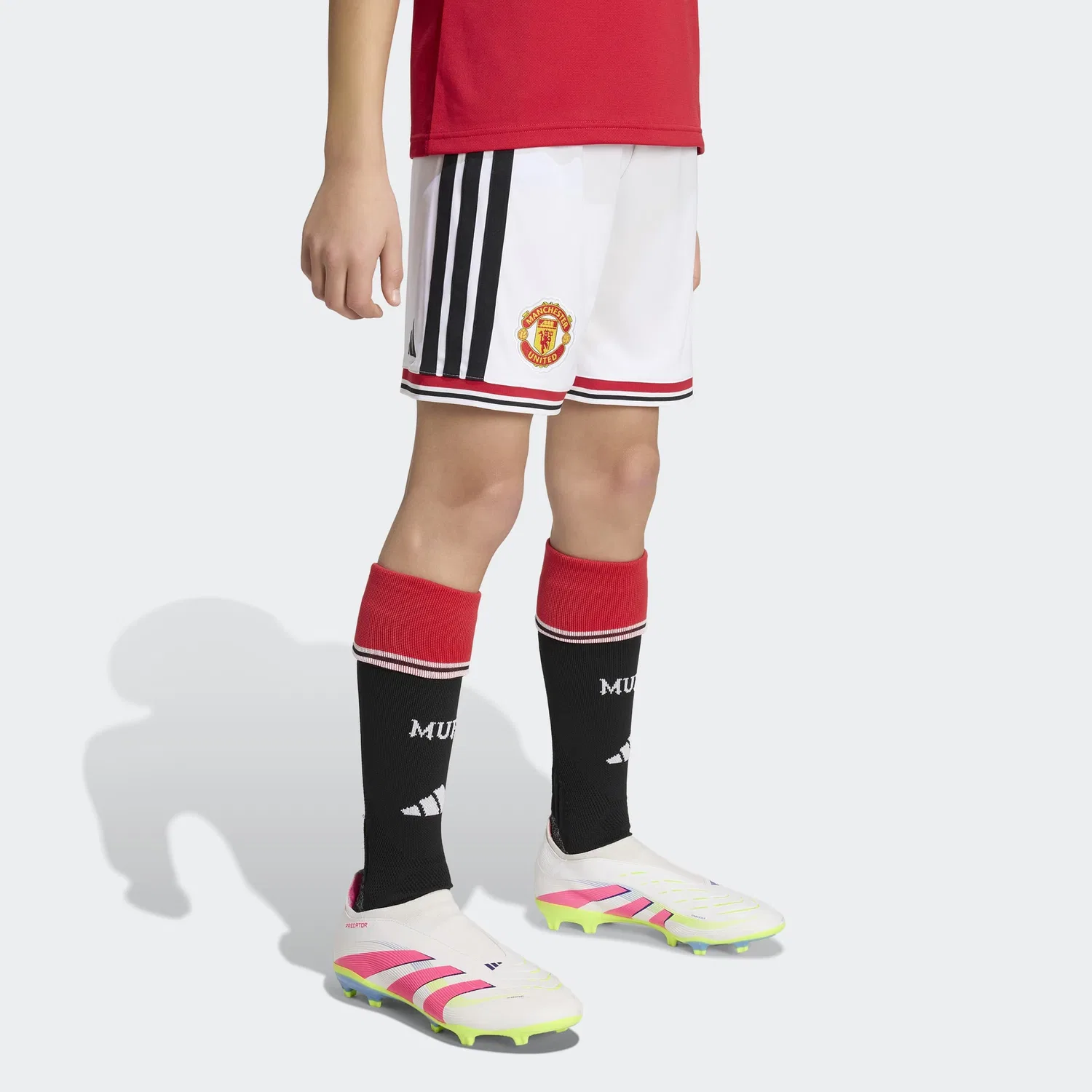 Спортивные шорты Adidas Performance Regular Workout Pants Manchester United 26/27 белого цвета — фото 2