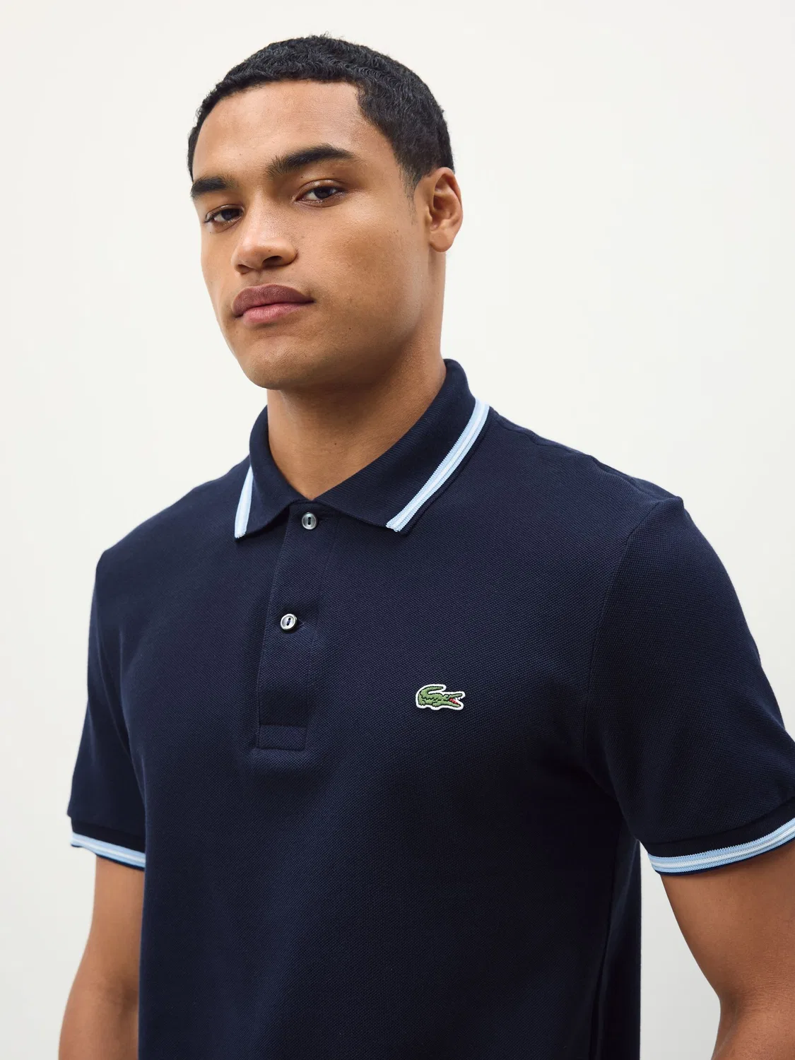 Lacoste Темно-синяя рубашка-поло из пике с короткими рукавами и воротником в полоску