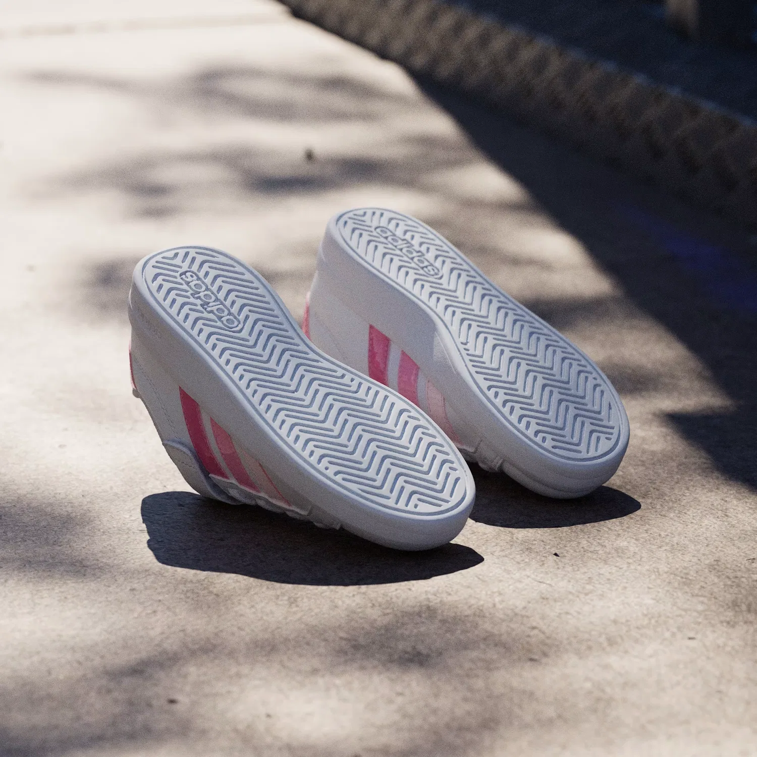 Детские кроссовки на эластичных шнурках Grand Court 3.0 Adidas Sportswear, бело-розовый — фото 4