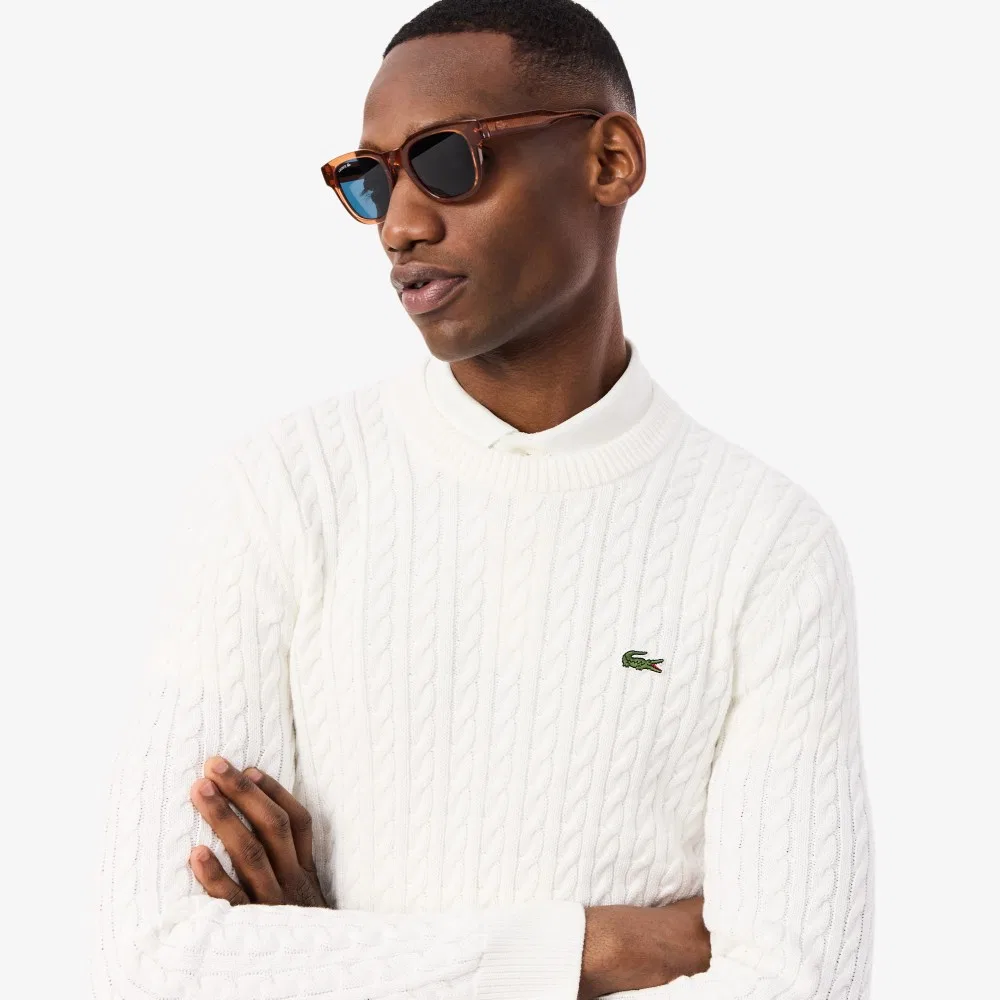 Мужской джемпер с круглым вырезом и узором косы белого цвета от Lacoste — фото 2