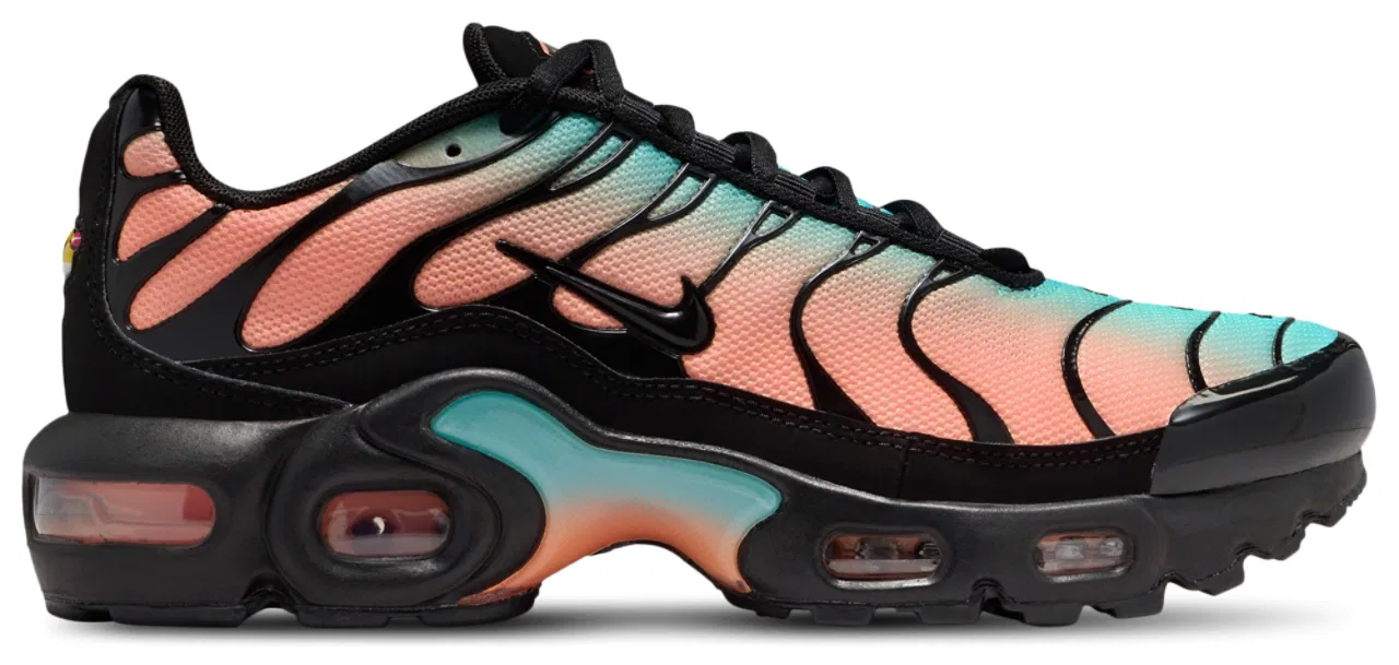 Кроссовки для мальчиков Air Max Plus Nike, цвет Aurora/Black