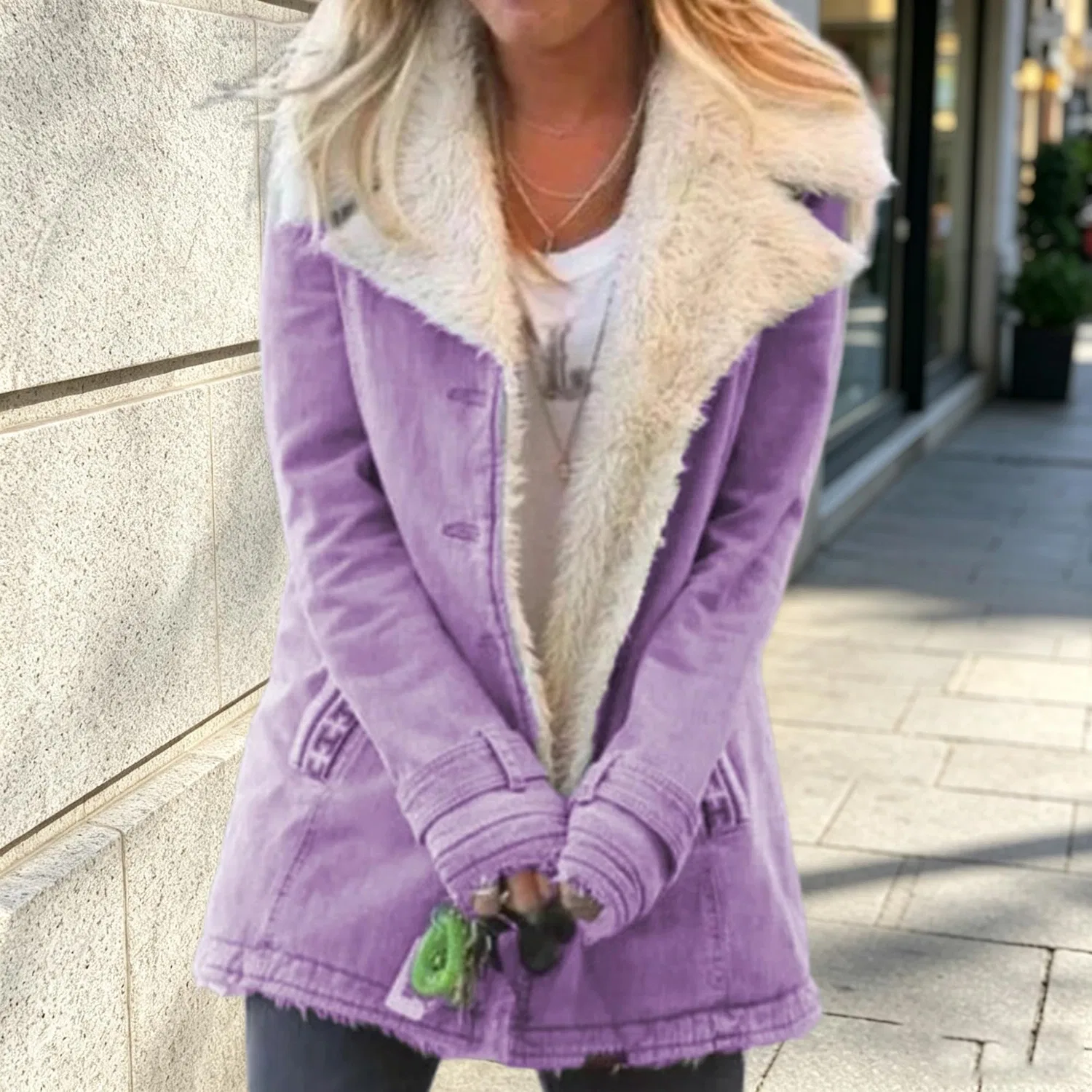 Женская джинсовая куртка на флисе с принтом, модель Oversized Casual, Viola — фото 2