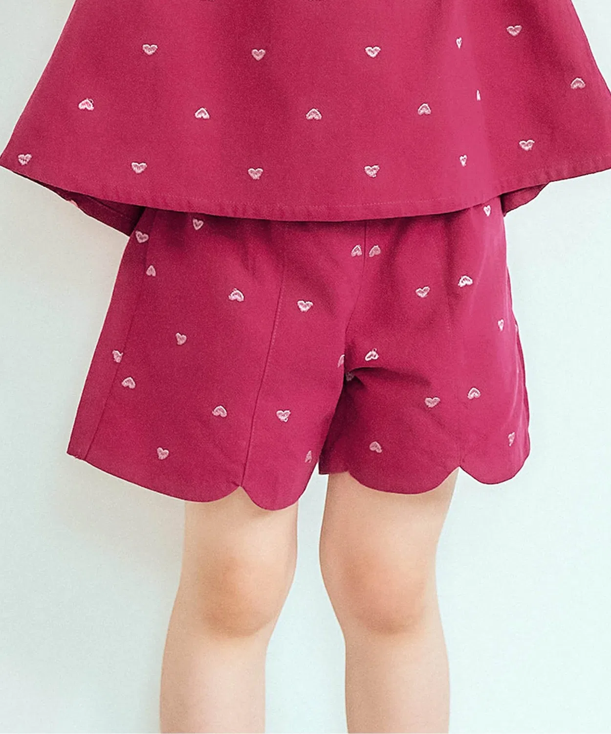 Детские шорты с вышивкой цветы и сердце, модель Flower Heart Embroidery, apres les cours, Бордовый