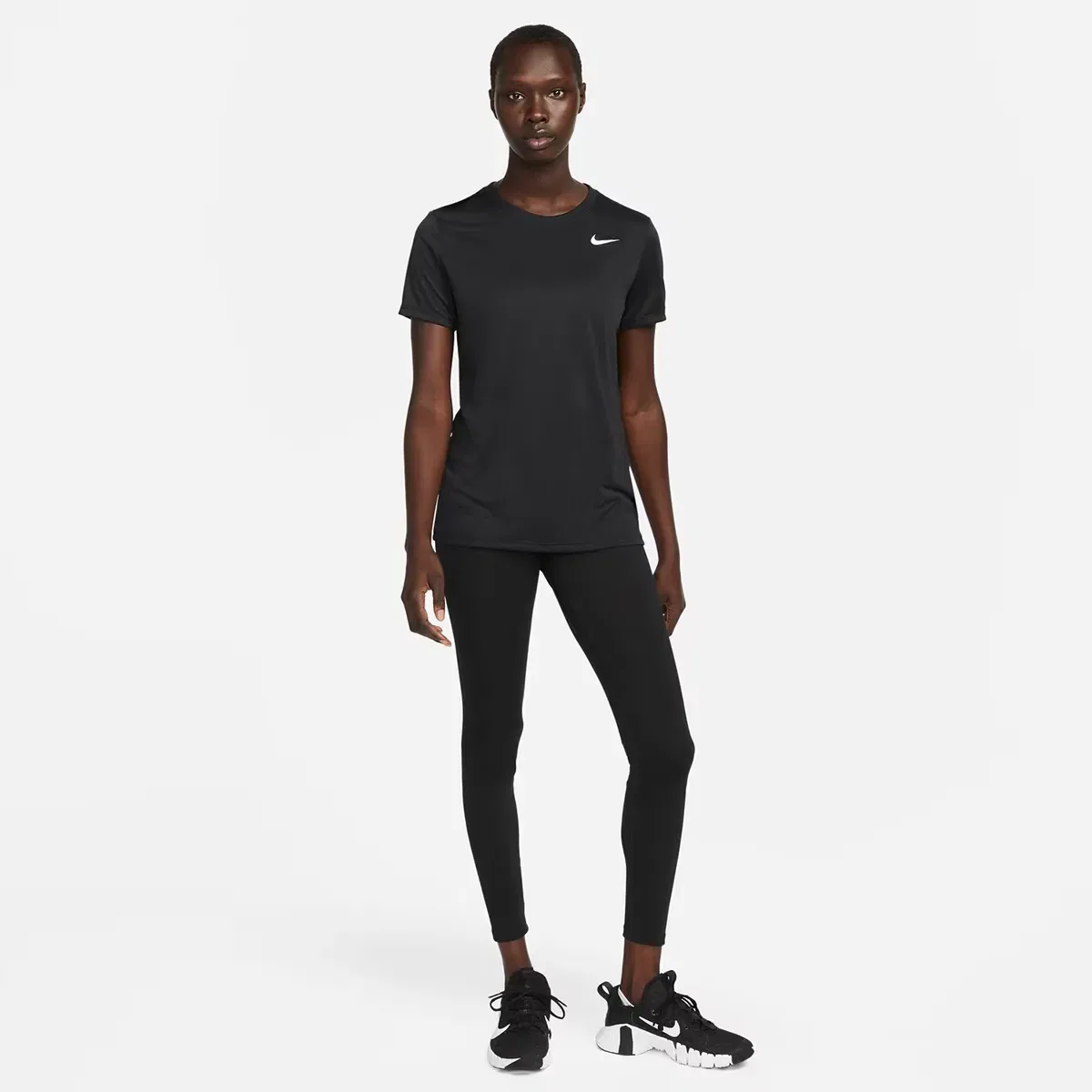 Женская футболка с технологией Dri-FIT W Nk DF Rlgd SS Tee Nike, Negro — фото 4