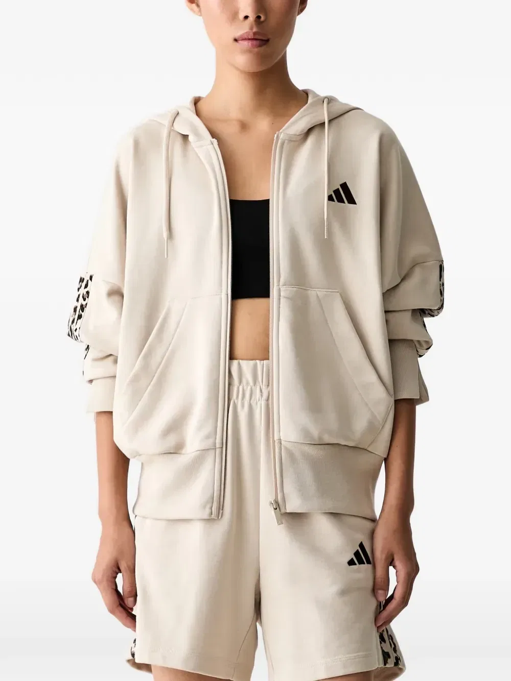 Толстовка на молнии с капюшоном, 3 полосками и животным принтом, коллекция Seasonal Essentials Adidas, бежевый