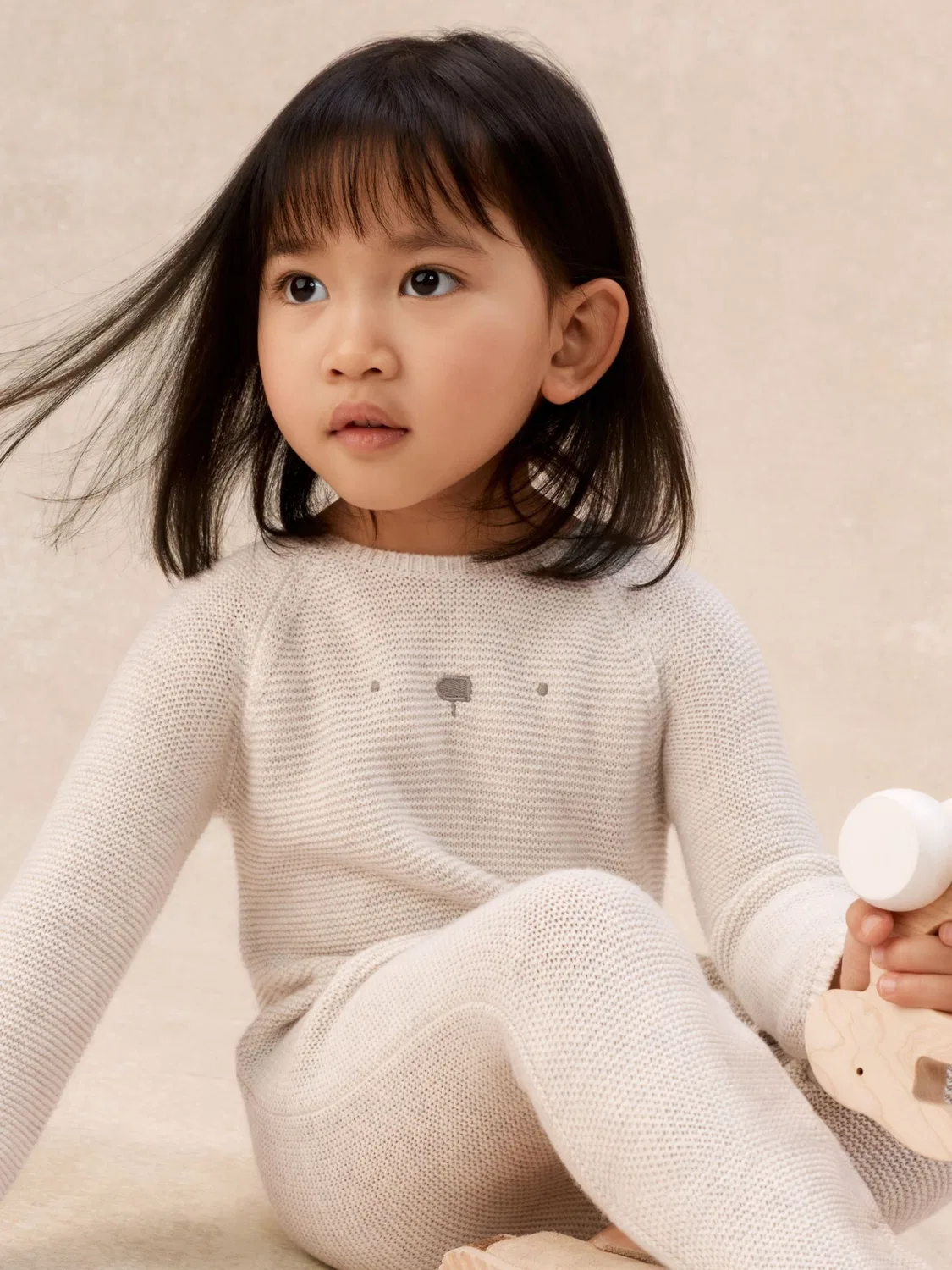 Ромпер с вышивкой медведя The White Company, кремовый