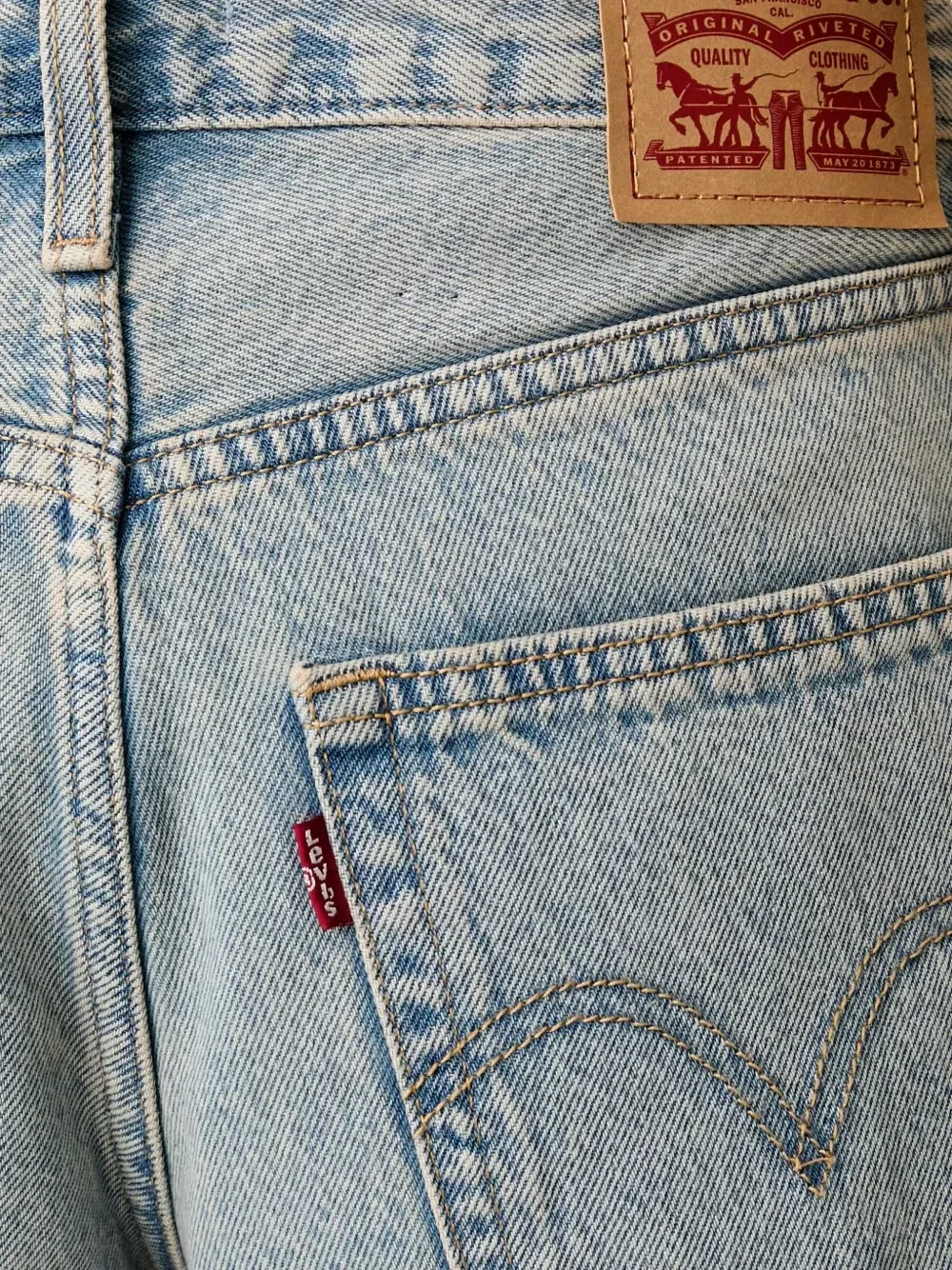 Выбеленные джинсовые шорты Levi's, синий — фото 4