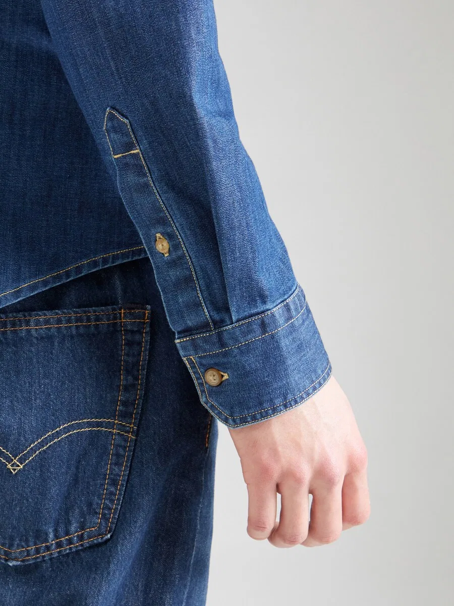 Рубашка LEVI'S Slim fit на пуговицах 'Battery Housemark Slim Fit Shirt', синий джинсовый материал — фото 2