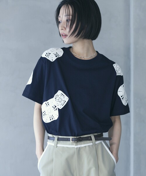 

Футболка из органического хлопка с кружевной аппликацией Firsthand, темно-синий