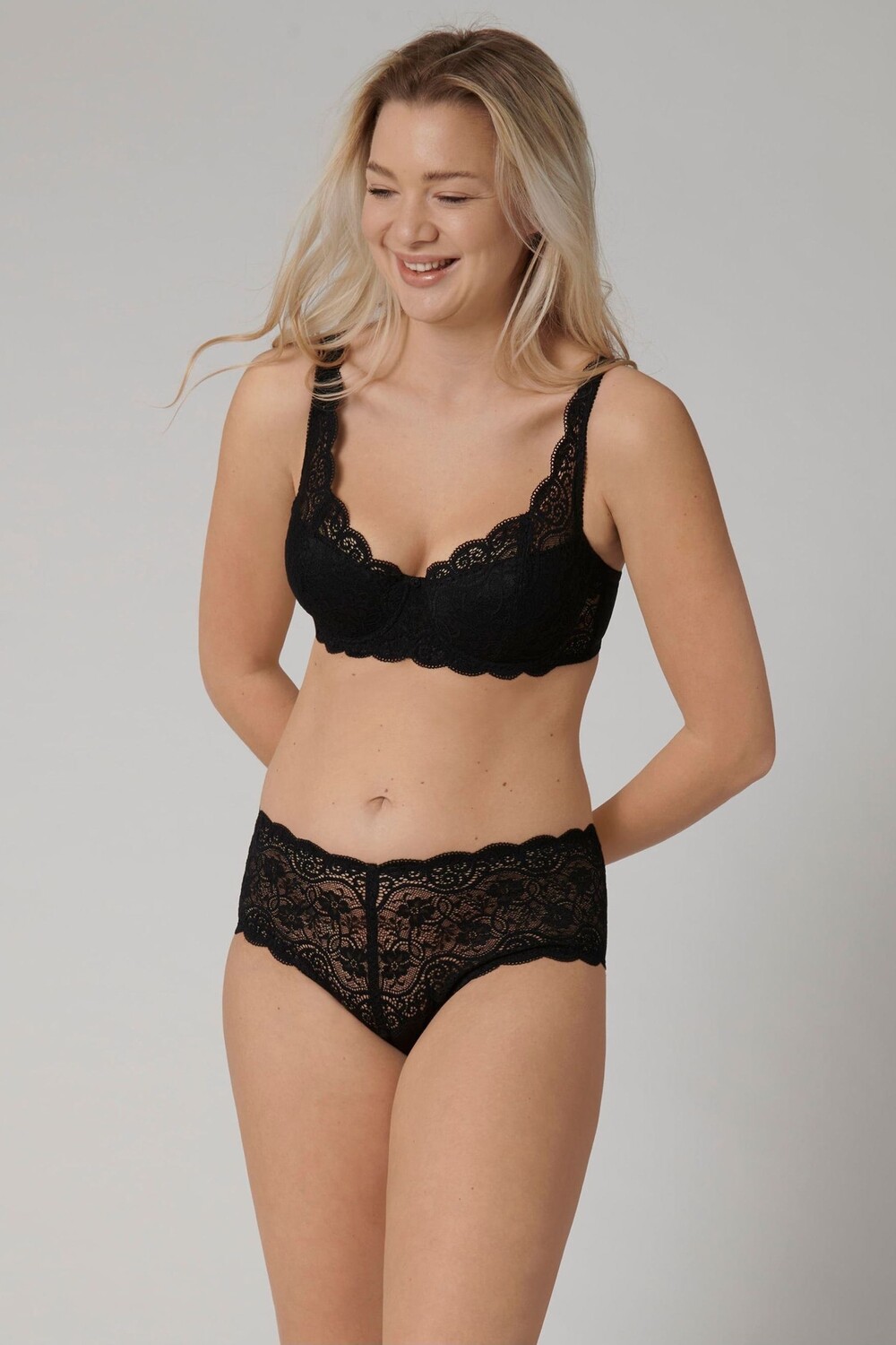 

Amourette 300 бюстгальтер с мягкими чашечками на косточках Triumph, черный