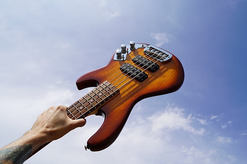 

Басс гитара G&L USA Series 750 CLF-Research L-2500 Tobacco Sunburst Old School 5-String Bass w/ Tolex Case 2022