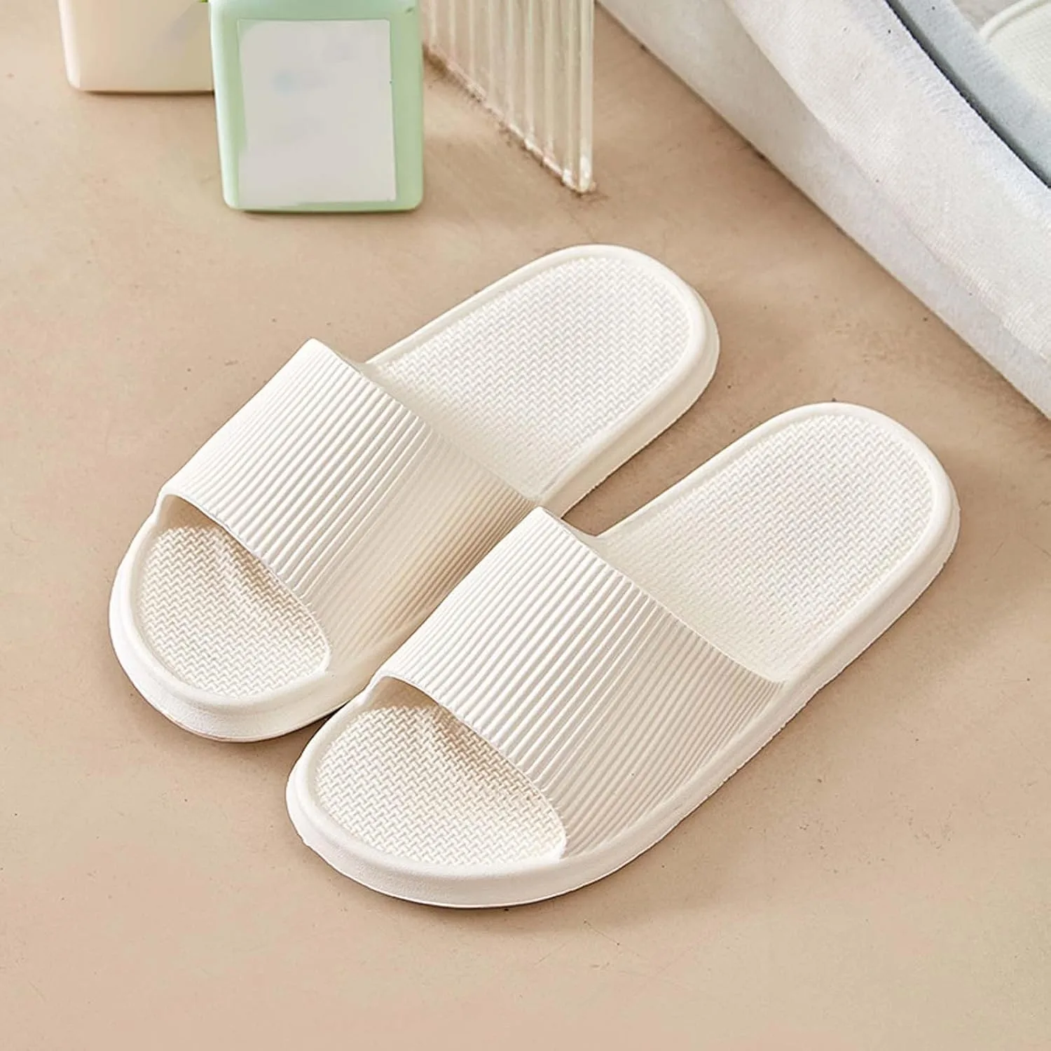 Мягкие купальные тапочки Hanraz для женщин и мужчин, для дома и улицы, летние тапочки, современные пляжные тапочки, удобные тапочки, ультралегкие тапочки шлепанцы, белый — фото 3