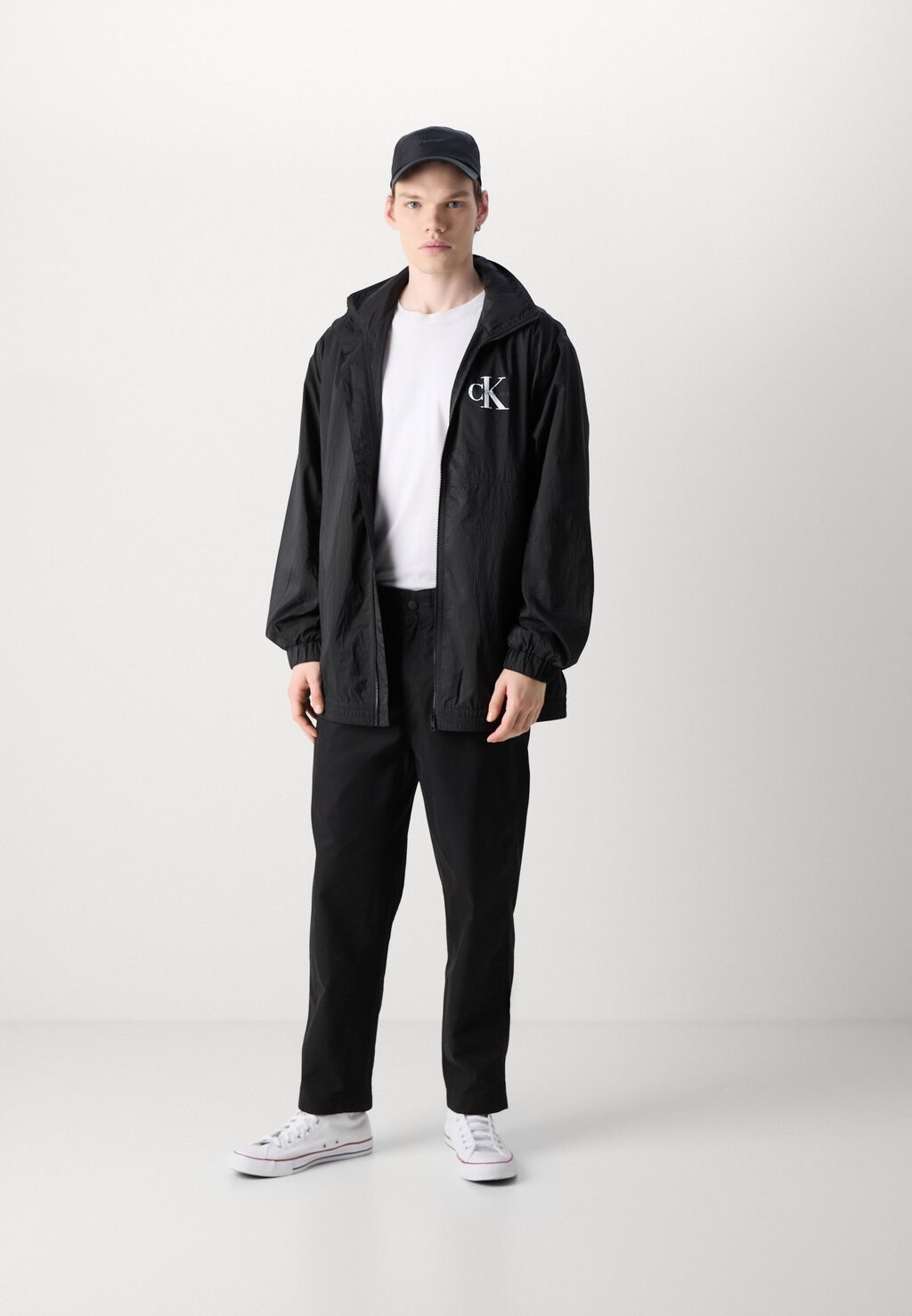 

Брюки CROPPED Calvin Klein, черный