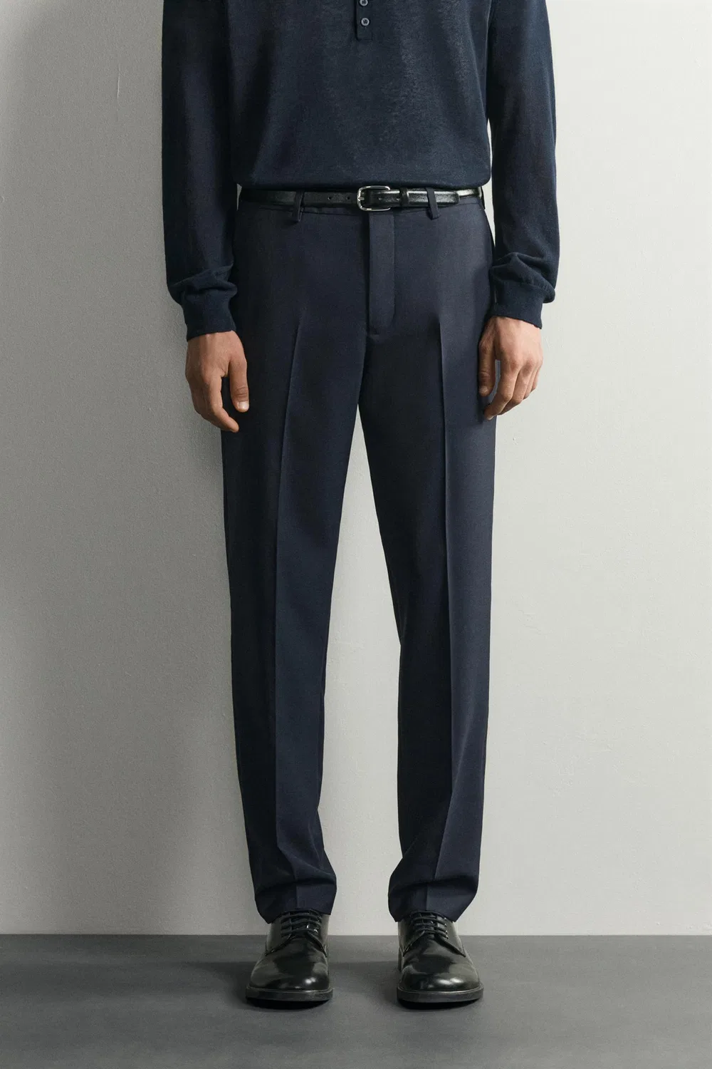 Брюки от костюма из шерстяной смеси, стандартного кроя. ZARA, Navy blue — фото 2