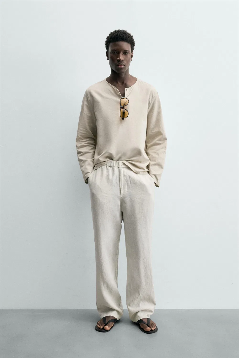 Брюки из 100% льна, стандартного кроя. ZARA, Sand