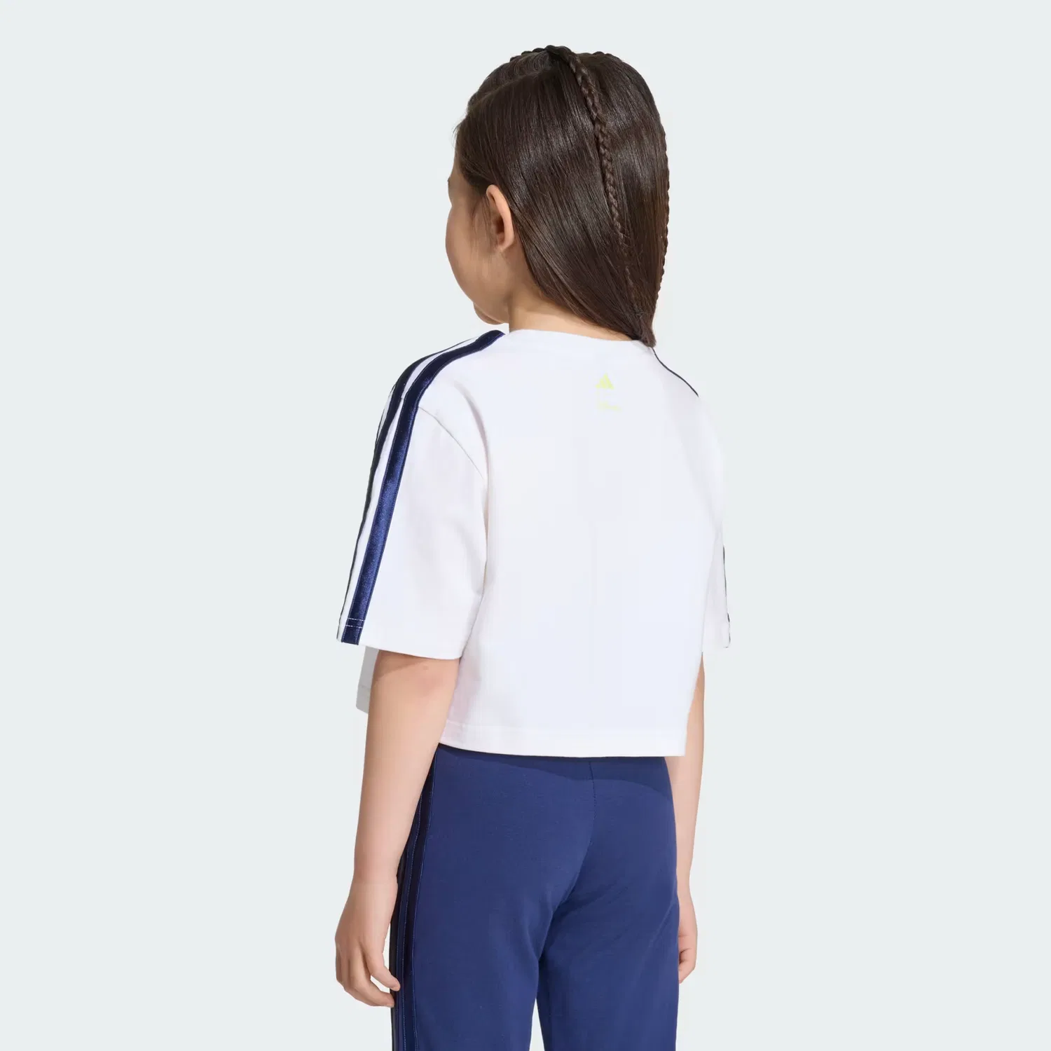 Детская футболка свободного кроя Disney Tee Adidas Sportswear, белый/темно-синий/лимонный — фото 2