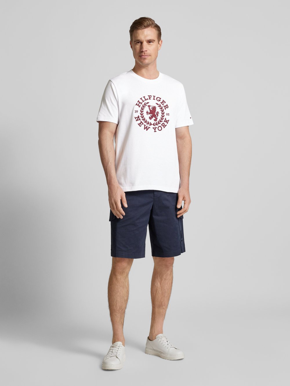 

Футболка с вышитой этикеткой Tommy Hilfiger, белый