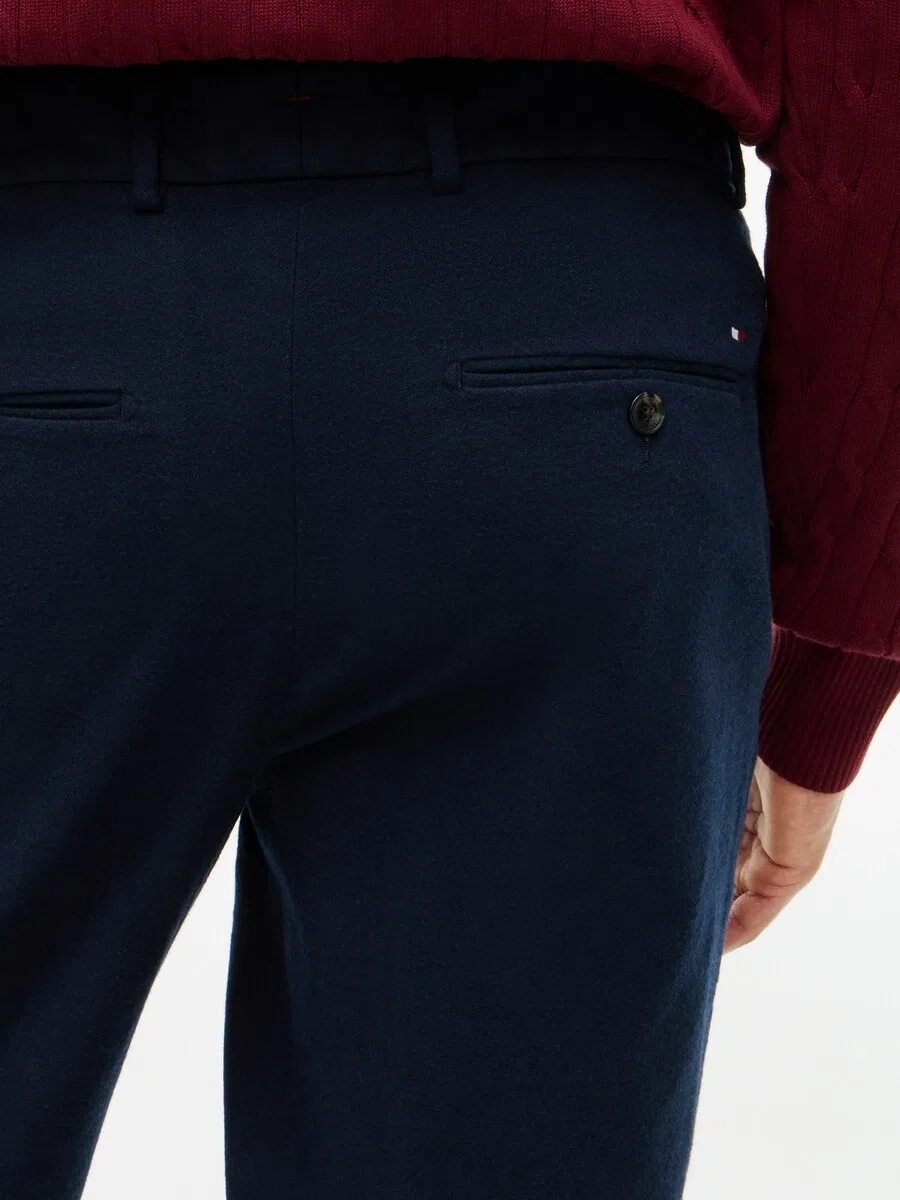 Брюки-плиссе TOMMY HILFIGER зауженного кроя, темно-синие — фото 2