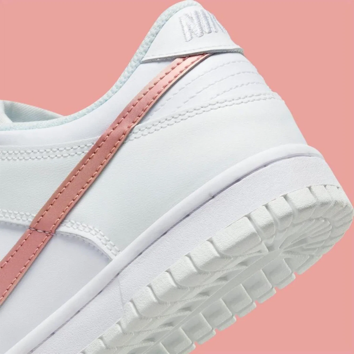 Детские кроссовки для мальчиков с принтом Dunk Low Gs Shoes NIKE, White Metallic Red Bronze — фото 4